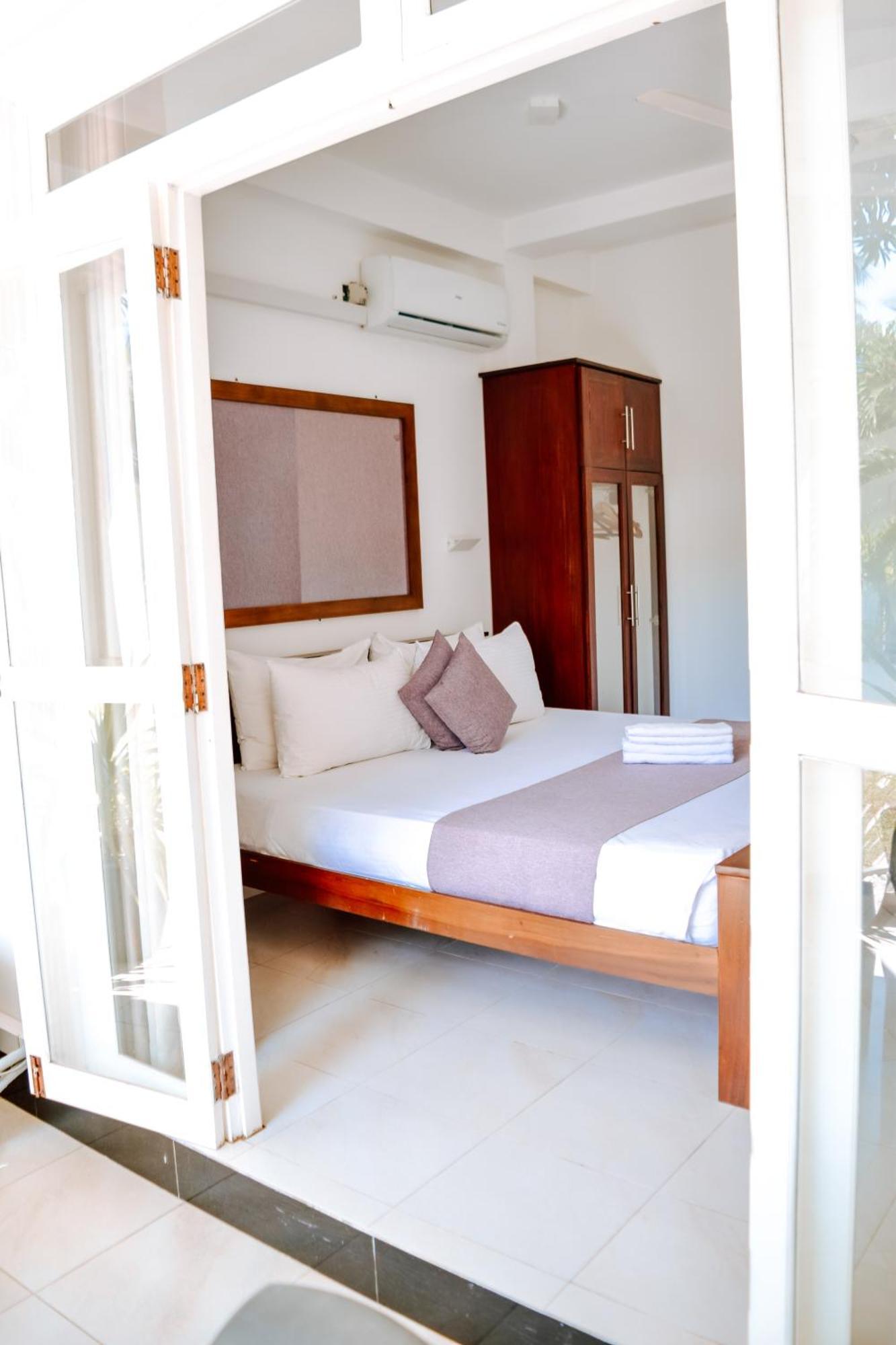 The Bamboo Tree Transit Hotel Katunayaka Eksteriør bilde