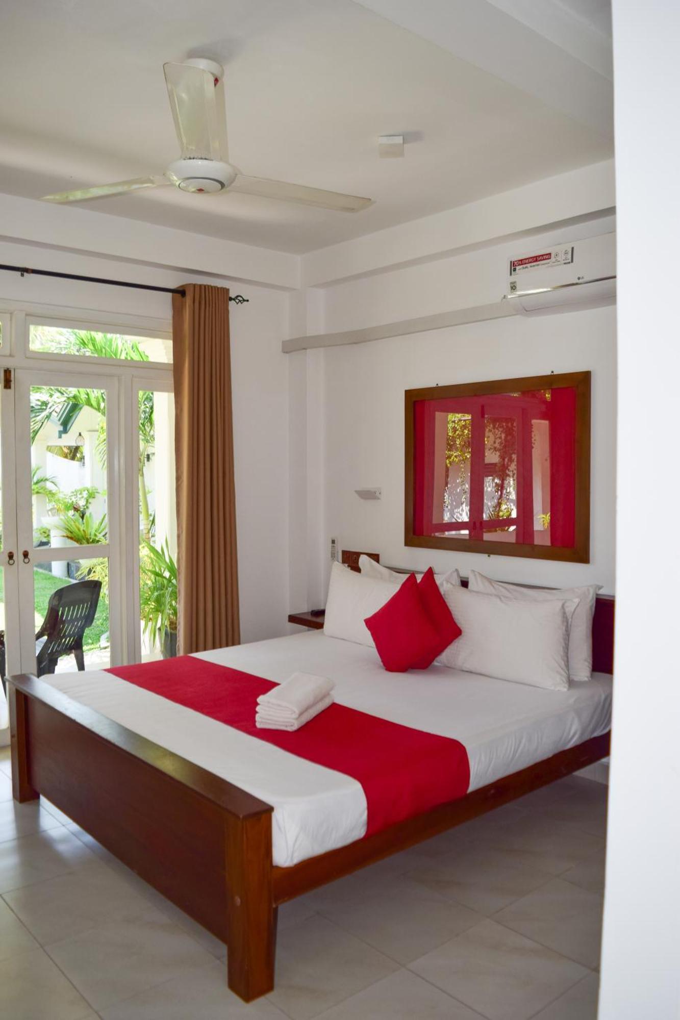 The Bamboo Tree Transit Hotel Katunayaka Eksteriør bilde